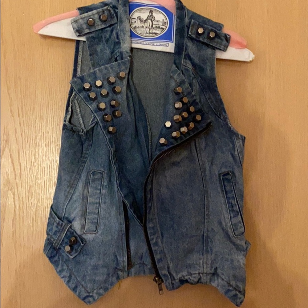 Woman’s Jean, Zip-Up Vest!